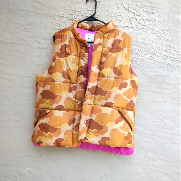 Gold camo vest with hot pink lining - Picture 6 of 7